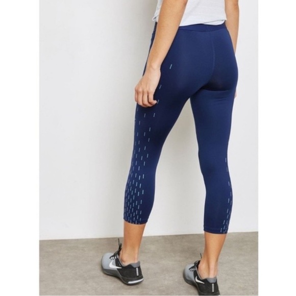 Nike Pro Linear Rain Reflective Printed Capri Leggings - Picture 1 of 7